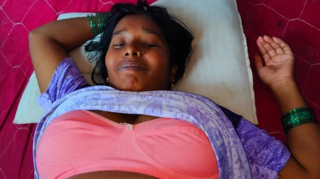 Young Devar Bhabhi Sex Video – Devar Apni Chhoti Bhabhi Ko Nanga Karke Chod Raha He Bhabhi Aaj Bahot Happy He- Aunty Sex Hindi.
