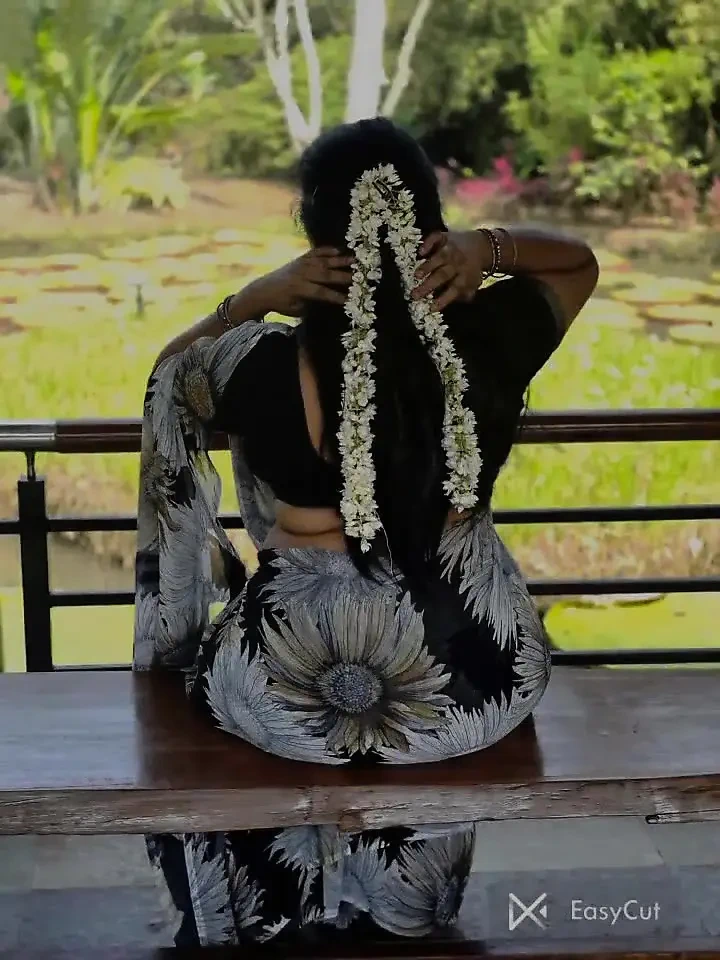 Desi Indian Big Boobs Aunty