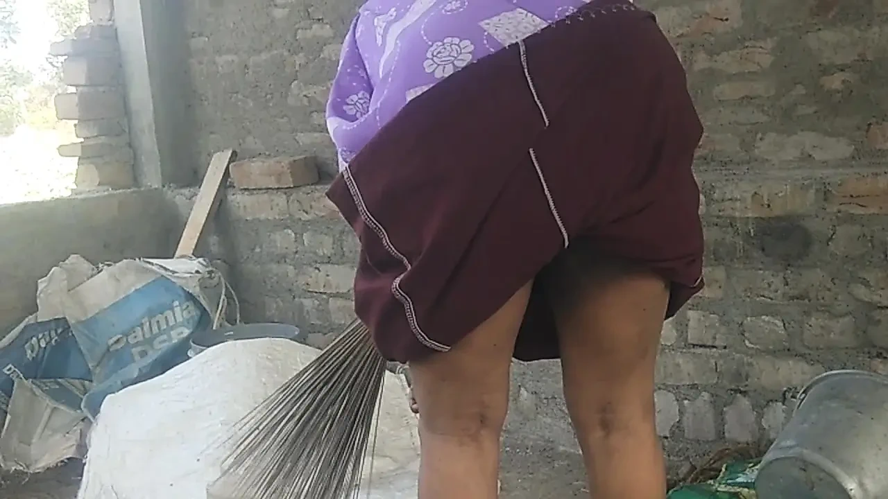 New House Cleaning Aunty Nice Pussy