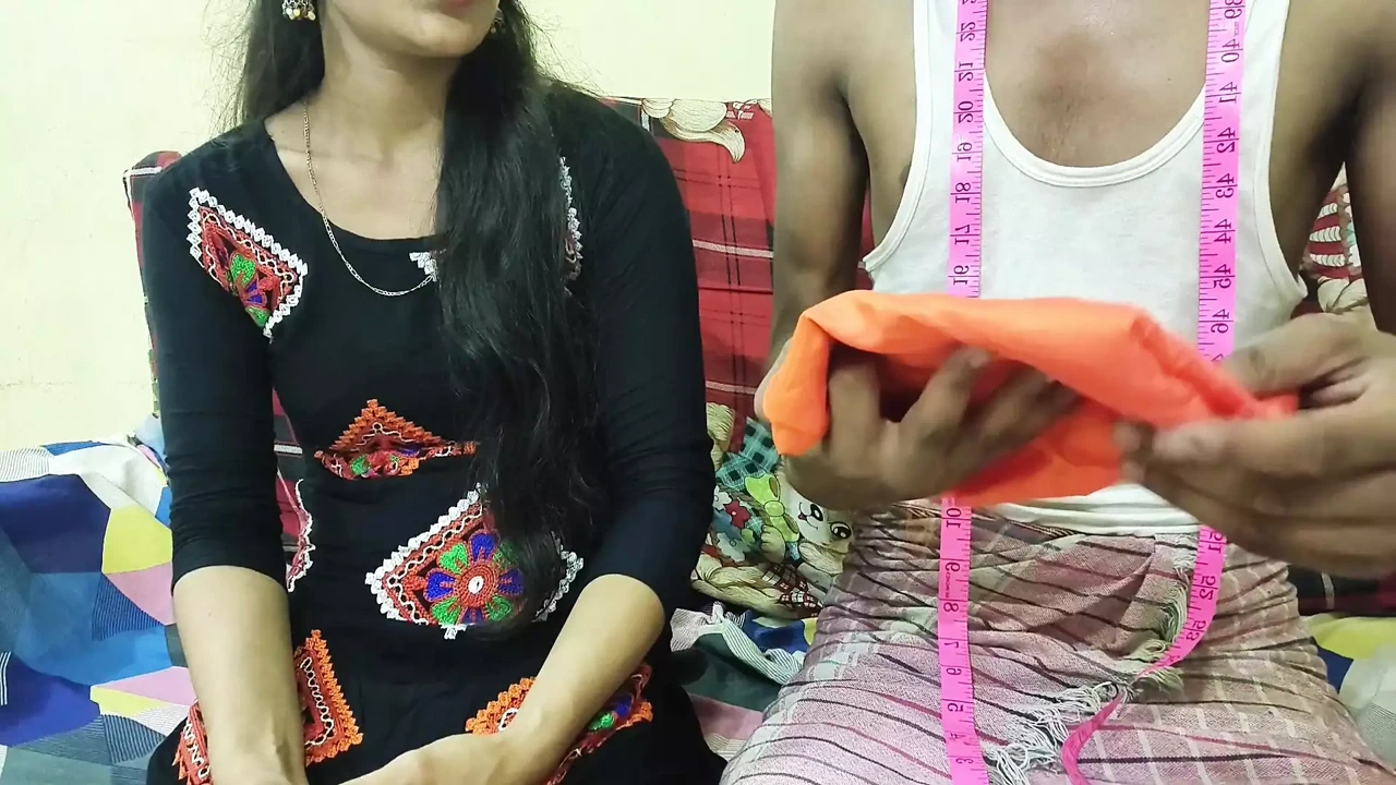 Trailor Ne Bhabhi Ka Naf Lete Hi Bhabhi Ki Chut Chod Diya
