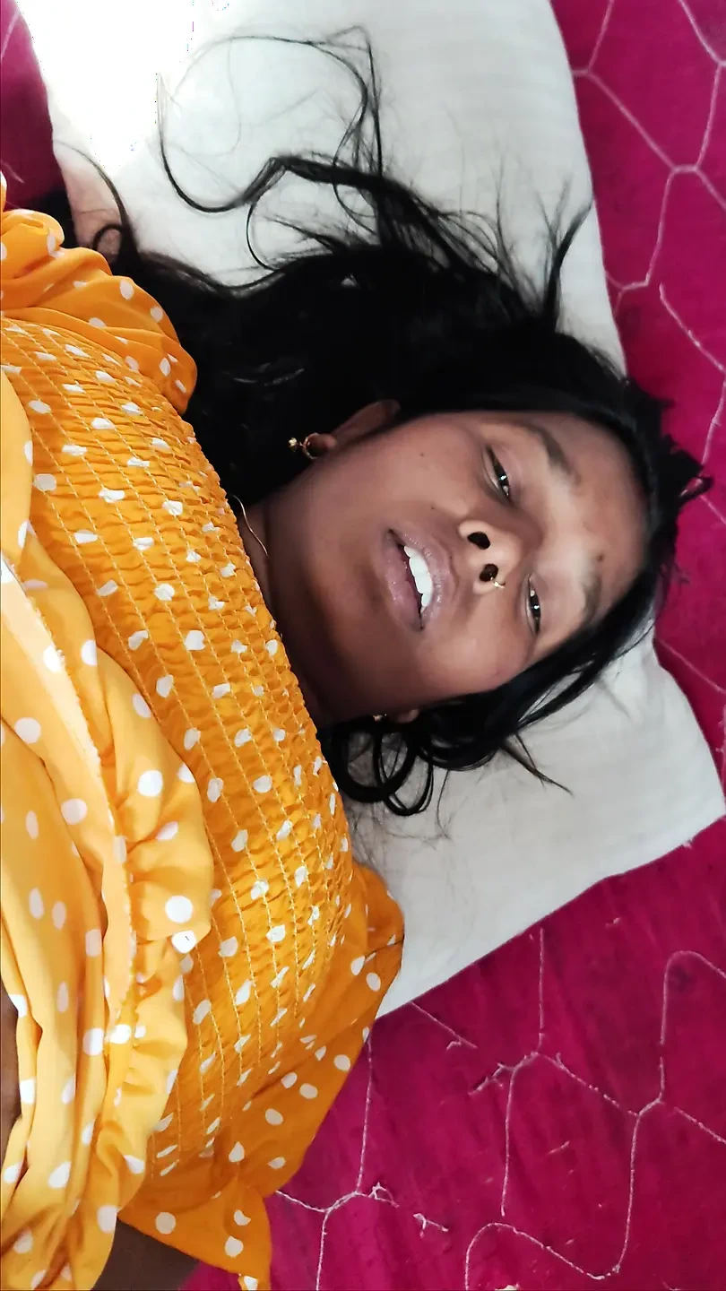 Desi Bhabhi Sex – Jija Apne Pregnant Sali Ko Shahar Ghuma Raha Hai Isliye Bhabhi Ne Aapne Chut Me Jija Ko Dalne Diya.