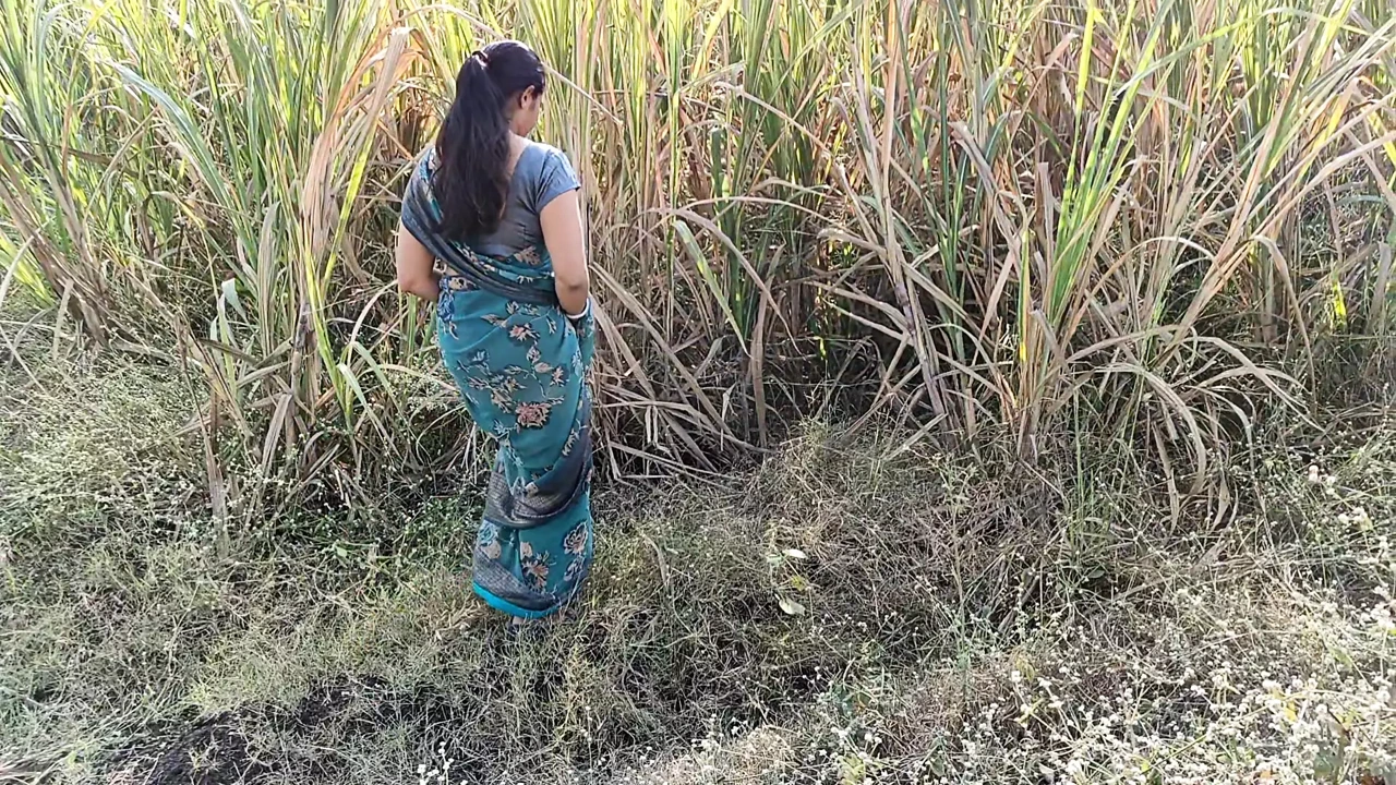 Komal Was Weeping In The Field Of People Without Recognition, Then Brought It To The House And Fucked