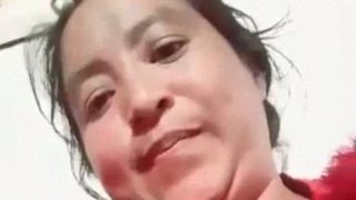 Desi Beauty Reveals Her Intimate Flower In A Steamy Video