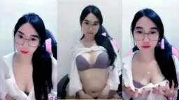 Kacamata Menggoda, Cantiknya Bikin Takjub
