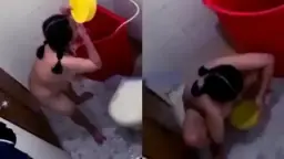 Melihat Gadis Cantik Berpayudara Besar Mandi