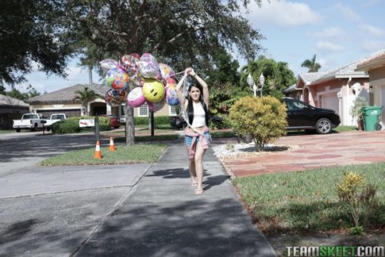 Petite Perfection: Jessica Jewels Fills 99 Balloons