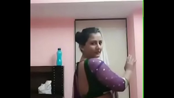 Voluptuous Pooja Bhabhi’s Alluring Dance Temptation