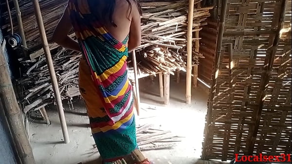 Rural Indian Housewife’s Secret Outdoor Tryst With Lover