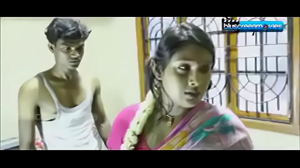 Sultry South Indian Aunty Seduces With Desi Charms