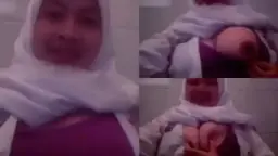 Gadis Berjilbab Panas Di Kamar Mandi Sekolah