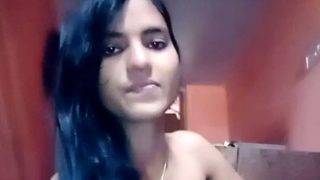 Sundar Hot College Babe Fingering Her Wet Pussy