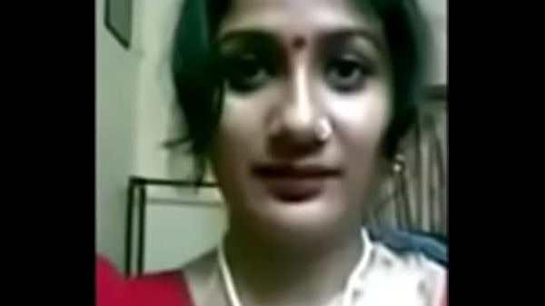 Voluptuous Bengali Housewife With Alluring Curves