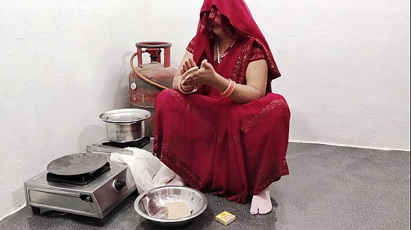 Sultry Sister-in-law’s Crimson Saree Seduction With Devar
