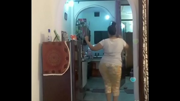 Sizzling Indian Bhabi Twerking Her Juicy Curves On Bigo Live