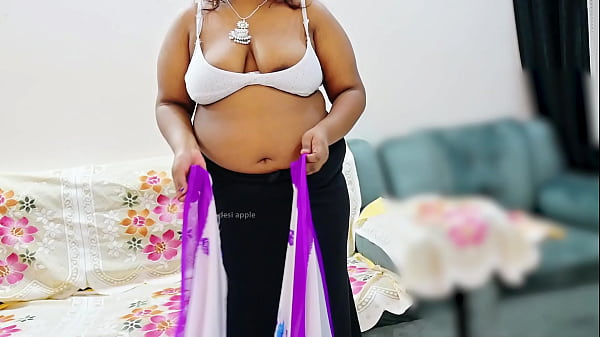Desi Bhabhi Ka Saree Utarta Hua Sexy Andaz