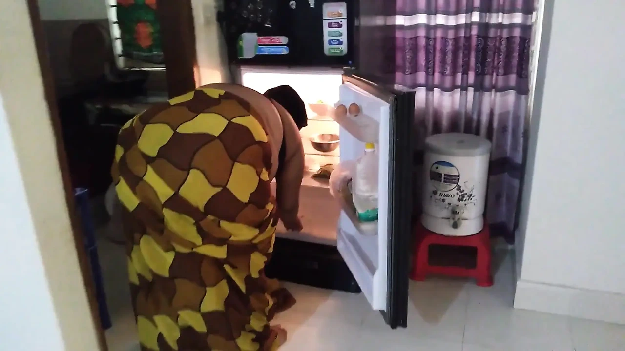 While Taking The Food Out Of The Fridge, I Fucked The Neighbor Stepaunty – Indian Sex