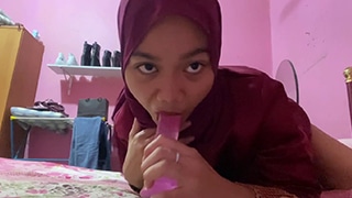 Clara Latihan Ngengep Pake Dildo Sampai Muncrat