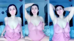 Tante Viona Pamer Payudara Besar Montok Menggoda, Siap Bikin Liar Pikiranmu