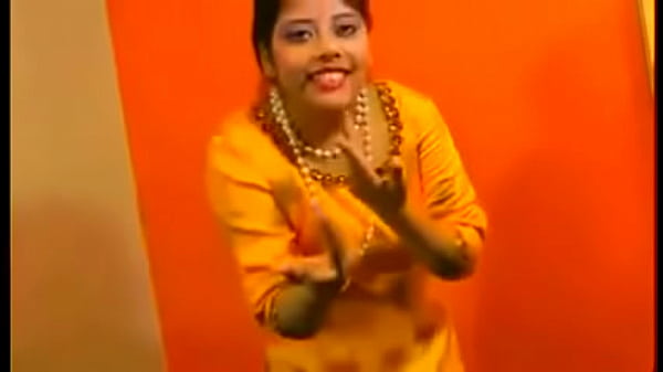 Desi Indian Wife Rupali Bhabhi’s Naked Tease, Flesh On Display