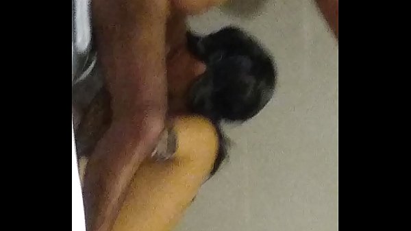 Neha Chus Rahi Hai Apne Stepbrother Ka, Nahaate Hue Hindi Audio Mein