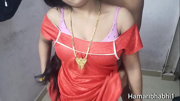 Indian Desi Hot Bhabhi Aur Devar Ki Hindi Mein Garmi Bhare Baat Karte Hue Chudai Ka Sexy Video.
