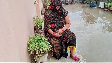 Bhabhi Ki Garden Mein Jab Chudai Hui, Mausam Bhi Sexy Ho Gaya