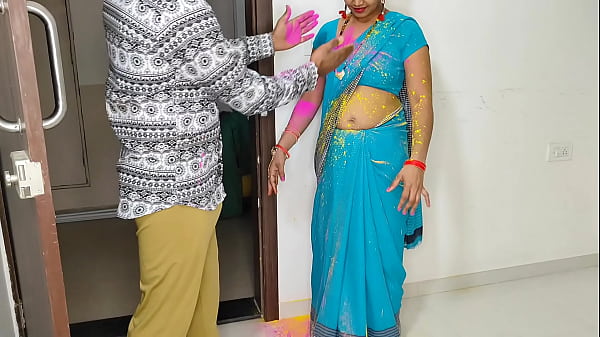 हैपी होली कोमल भाभी, इस तरह रंग मत लगाओ, मुझे गीला और बेहाल मत करो