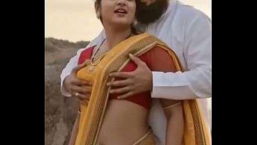 Desi Bhabhi Ki Saree Mein Dabaye Gaye Boobs, Chhup Chhup Ke Pyar Ki Raat