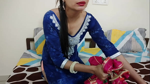 बड़े सोतेले भाई ने सोतेली बहन को अकेला छोड़ दिया, कामुक हिंदी आवाज़ में